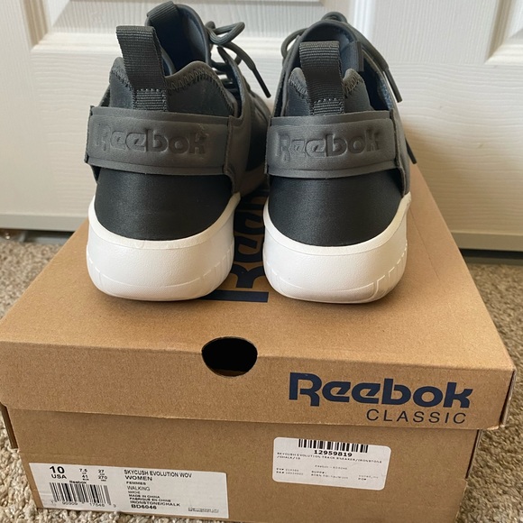 Reebok athletic shoes - Picture 7 of 10